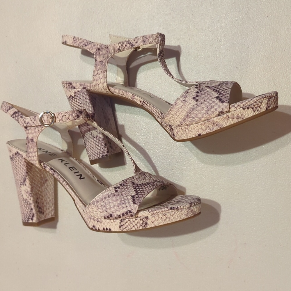 Anne Klein, Snake Pattern Open Toe,T Strap, Block Heels 7.5 - Picture 5 of 10